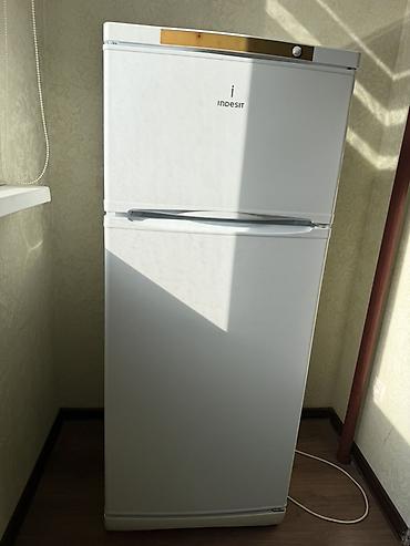 Холодильник Indesit, Б/у, Двухкамерный, 60 * 150 *