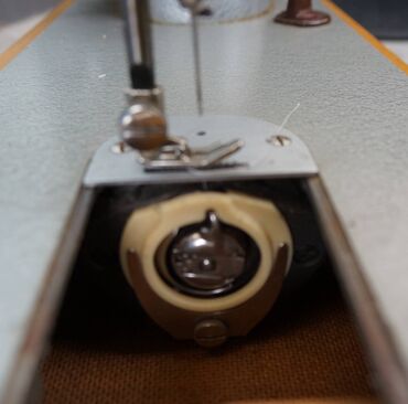 Qədim tikiş maşınları: Tikiş maşını "Podolsk 2M-33" Təzə vəziyyətdə, çox az istifadə olunmuş — 8