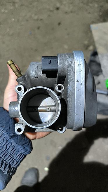 Дроссельная заслонка на гольф 4 объем 1,6 рабочая в хорошем — 1