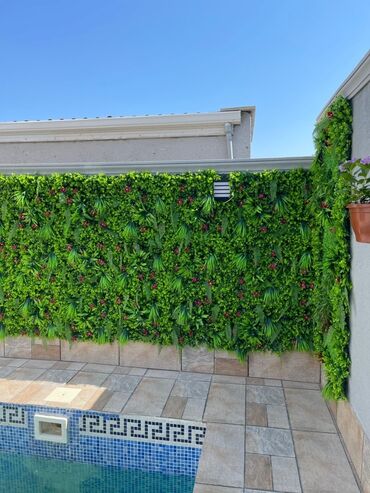 Süni güllər: Süni yaşıl divar paneli müxtəlif yaşıl yarpaqların və qırmızı — 7