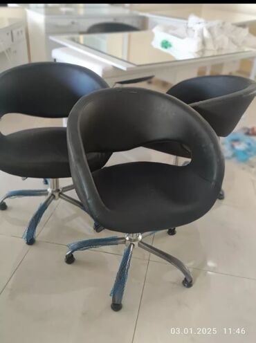 Tibbi arakəsmələr: Kreslo Bir eded qalib 120 azn yeni alınıb
Sumqayıt

563b zeyno