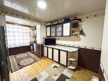 Köhnə tikili: Bakı, Bakıxanov qəs., 3 otaqlı, Köhnə tikili, m. Neftçilər, 70 kv. m — 12