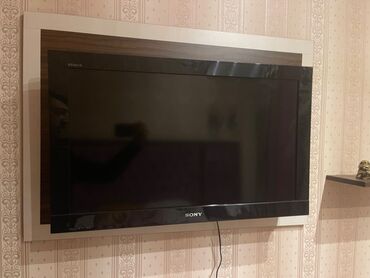 divarda televizor fiqurlari: Sony model TV