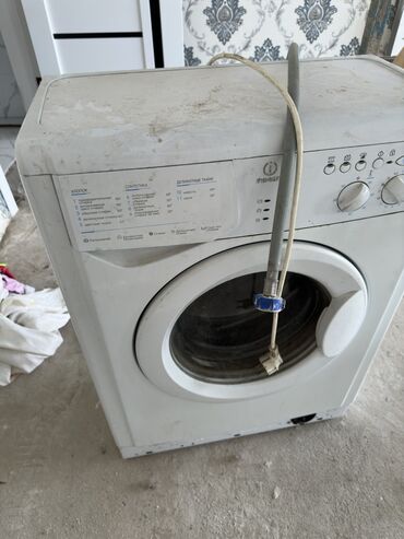 помпа стиральной машины: Стиральная машина Indesit, Б/у, Автомат, Полноразмерная