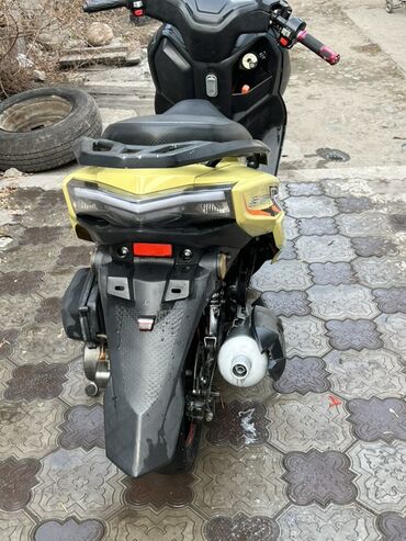 Скутеры: Макси-скутер Yamaha, 180 куб. см, Бензин, Б/у — 1