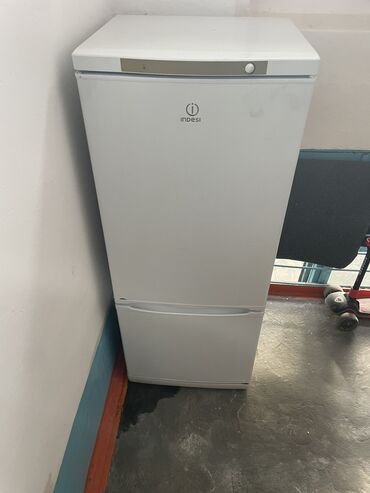 Холодильники: Холодильник Indesit, Б/у, Двухкамерный, 60 * 150 * 56