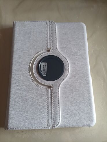 Xiaomi: Samsung Galaxy Tab 4 10.1, ağ rəngli qabığı və stend funksiyası ilə