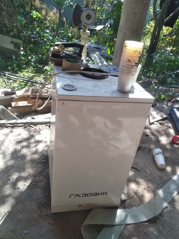 сдам частный дом без хозяина в бишкеке: Газовый котел "ГАЗОВИК" белого цвета, предназначенный для отопления