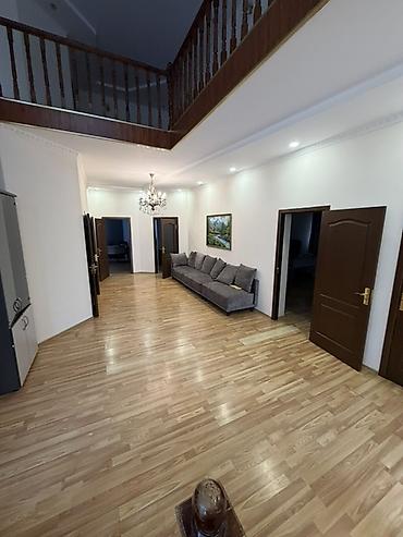 Продажа коттеджей и домов: Продается 
большой дом 
2 х этажный 
Цена 395.000 — 21