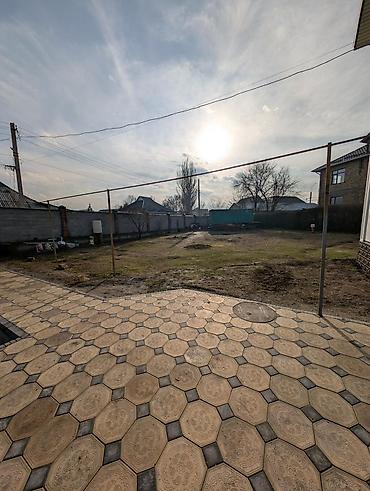 Продажа коттеджей и домов: 🏡 Продаётся просторный дом в районе Ак-Орго (Бишкек) 📍 ул. Б — 16