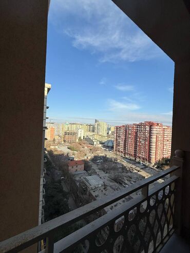 Uzunmüddətli kirayə mənzillər: 28 May metrosu 28 May Residensde mənzil kirayə verilir. Mərtəbə 16/11 — 10