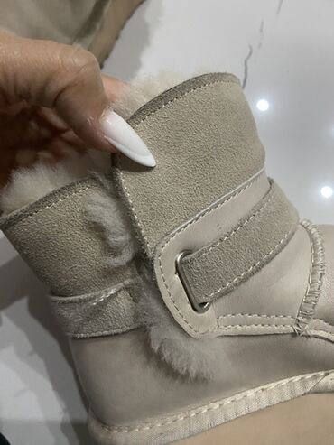 детский зимний комбинезон на овчине: Qızlar üçün qısa qış botları Baha alınıb parça UGG-i deyil nabukla