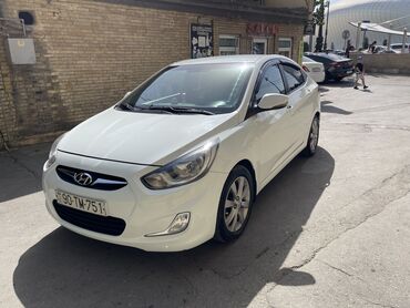 Hyundai: Hyundai Accent: 1.6 l | 2011 il Sedan — 4