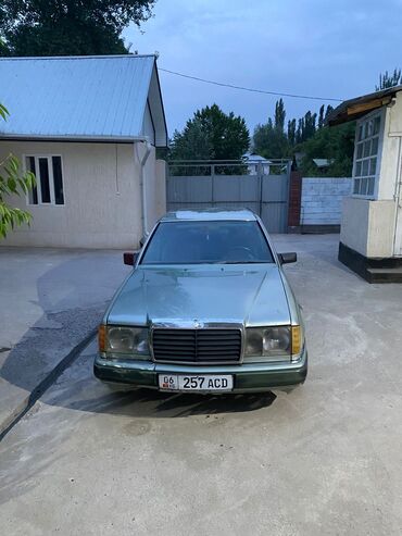 w211 задний бампер: Mercedes-Benz W124 в кузове седан. Автомобиль классического дизайна, с