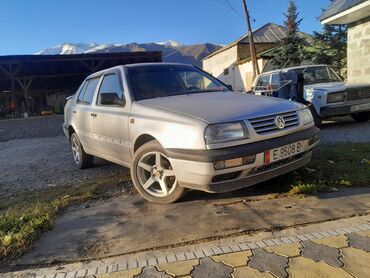 машина перевертыш: Volkswagen Vento: 1994 г., 1.8 л, Механика, Бензин, Седан