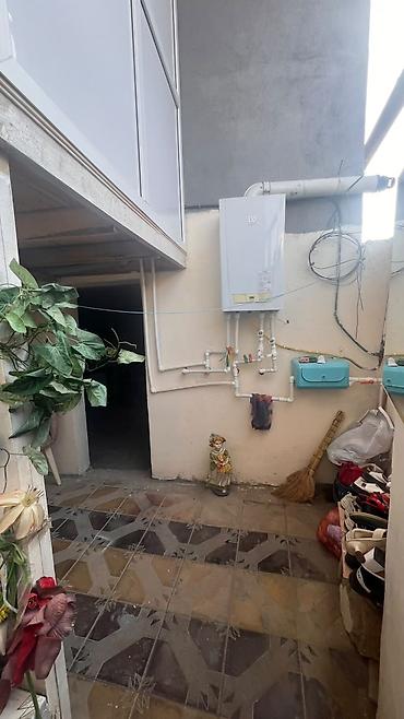 kohne guneslide evler: Xirdalanda 5 nom mektebin yaxinliginda kursulu altı qaracli 4 otagli — 3
