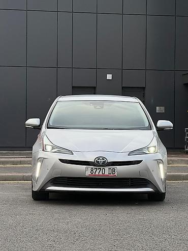 экономия бензин: Toyota Prius: 2021 г., 1.8 л, Автомат, Гибрид, Лифтбек — 1