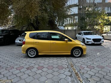 Honda: Honda Fit: 2004 г., 1.5 л, Вариатор, Бензин, Хэтчбэк