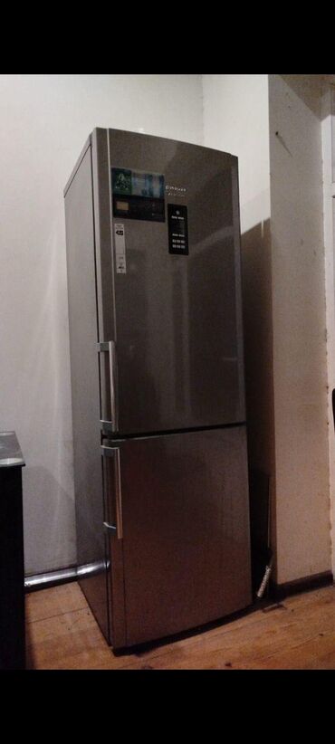 Soyuducular: İşlənmiş 2 qapılı Hotpoint Ariston Soyuducu Satılır, rəng - Gümüşü