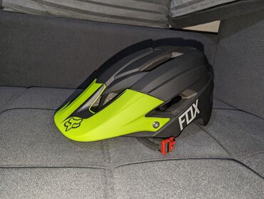 спортивный велосипед: Продаю шлем (FOX) (новый) цвет: черный, зелёный размер: L 56-62см