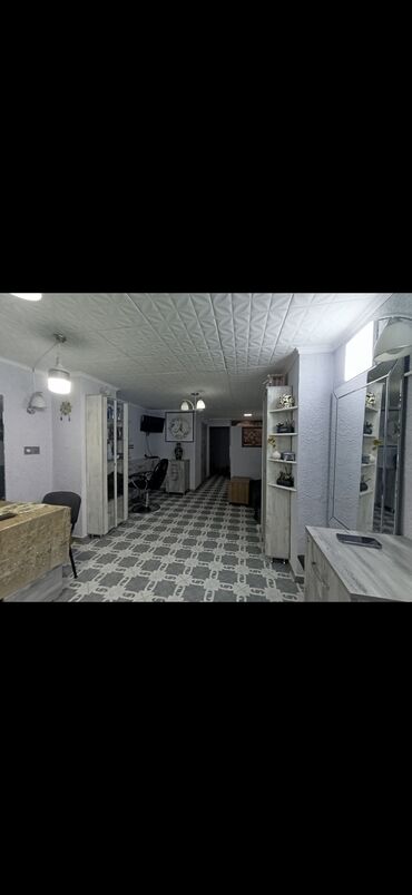 Digər kommersiya daşınmaz əmlakı: Gözəllik salonu əşyalar daxil hər şeyi ilə arendaya verilir. Ətraflı — 16