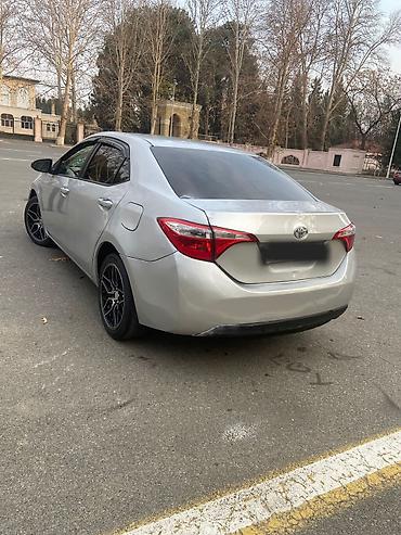 4 göz maşını: Toyota Corolla: 1.8 l | 2014 il Sedan — 3