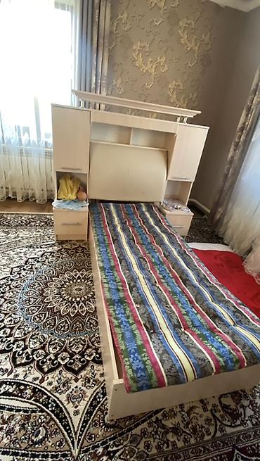 бир: Односпальная кровать с надстройкой-стенкой и тумбами. - Комплектация — 3