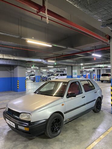 Volkswagen: Volkswagen Golf: 1993 г., 1.6 л, Механика, Бензин, Хэтчбэк