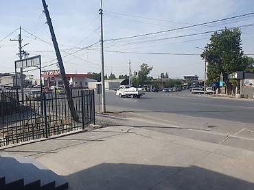 отель бишкек: Аренда офисов, 30 м², В бизнес центре, С отдельным входом — 2