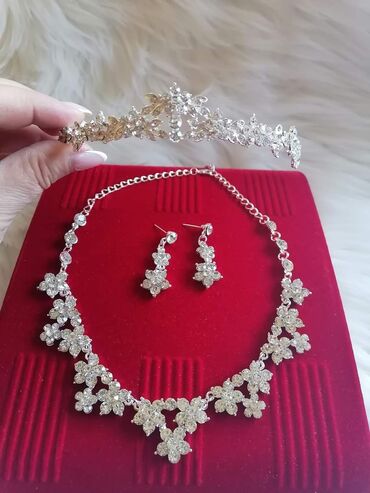 Setovi nakita: Cena 2500 din — 17