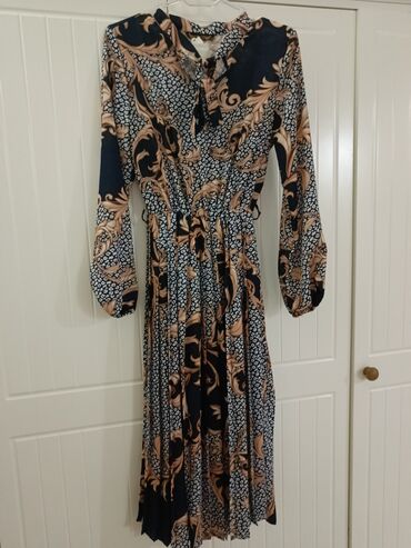 Toy paltarları: 👗 1 defe toya geyinilib. 👗 Türkiyədən alınıb. 👗 Yenidir. 👗 — 4