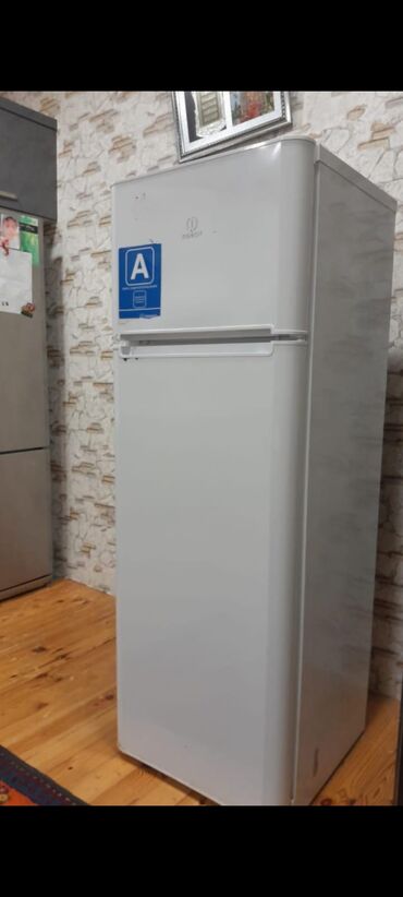 2 el soyuducu: Indesit soyuducu Tecili evden cixmalidir qiymet 170 azn Unvan:Bine