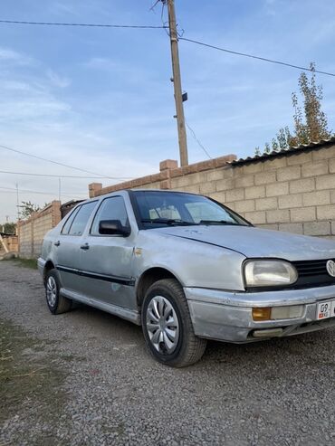 зимние шины на gx: Volkswagen Vento: 1993 г., 1.8 л, Механика, Бензин, Седан