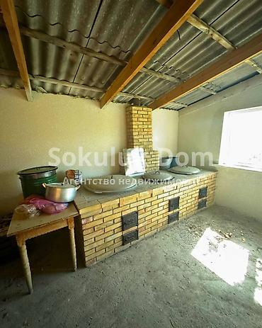 Продажа коттеджей и домов: 🏠Продается дом в с. Сокулук, от трассы 1,5 км. 🟡Комнаты: 7 🟡Участок — 16