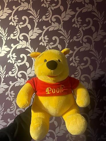 vinni pux oyuncaqlar: Winnie the Pooh yumşaq oyuncaq - Parlaq sarı rəngli, qırmızı “Pooh” — 1