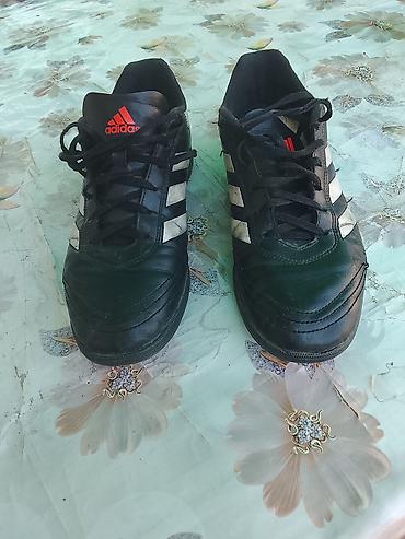 Спорт жана эс алуу: Кроссовки для футбола сороконожки б/у adidas, Найк черные с белыми — 2