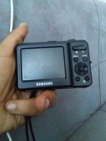 Samsung rəqəmsal fotoaparat - Marka: Samsung - Korpus: kompakt, qara