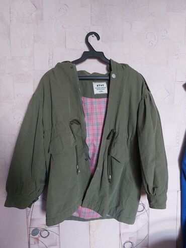 мужское пальто: Пальто б/У. 
Возраст:9-10
Цвет:зелёный
Цена:700 сом