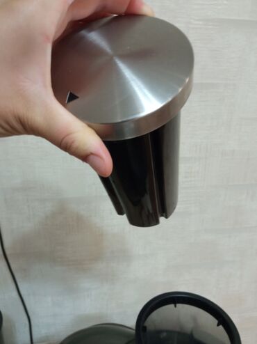 Другая бытовая техника: Продается соковыжималка потому что нам подарили новую. Состояние — 6