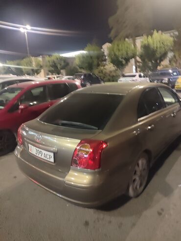 Toyota: Toyota Avensis: 2003 г., 1.8 л, Механика, Бензин, Хэтчбэк