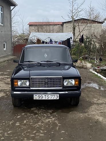 toklu radiator: LADA 2107 sedan – klassik dizaynlı, qara rəngdə. Xüsusiyyətlər: - — 1