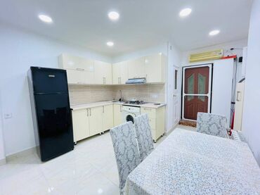 Uzunmüddətli kirayə mənzillər: 28 may, Heydər Əliyev sarayının yanında, 2 mərtəbəli binanın 1-ci — 4