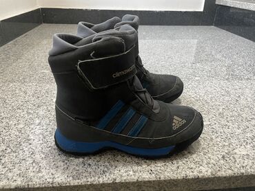 bela suknjica za plazu jako odgovara: Boots, Adidas, Size - 34