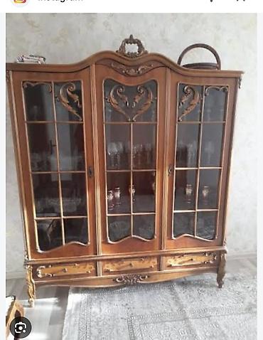 plasmas skaflar: Klassik üslubda vitrin-bufet - Material: təbii ağac karkas, şüşə — 2