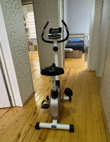 Elliptik trenajorlar: Maqnitik velotrenajor - Rəqəmsal ekranlı konsol: sürət, məsafə, vaxt