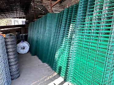 Панельные секции и рулонные ограждения из сварной металлической сетки at lalafo.kg Панельные секции и рулонные ограждения из сварной металлической сетки