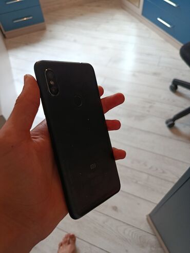 Poco: Xiaomi smartfon - Rəng: Qara - Arxa tərəf: barmaq izi skaneri