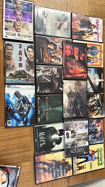 kaset: DVD diskləri kolleksiyası – müxtəlif janrlarda filmlər və bir PC oyunu — 1