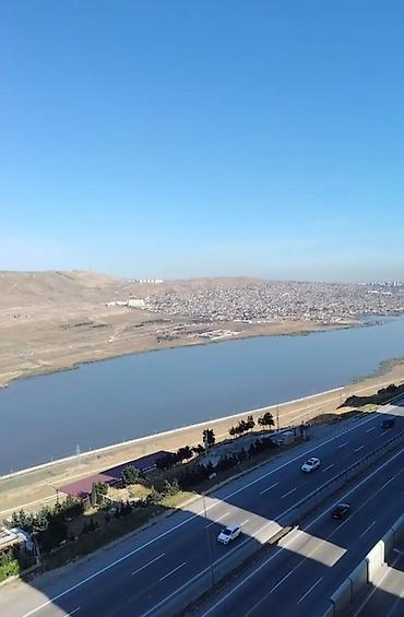 Квартиры: İnşaatçılar metrosunun yaxınlığında, 77 nömrəli marşrutun son — 2