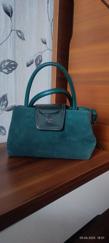 Çantalar: Əl çantası, Prada, İşlənmiş